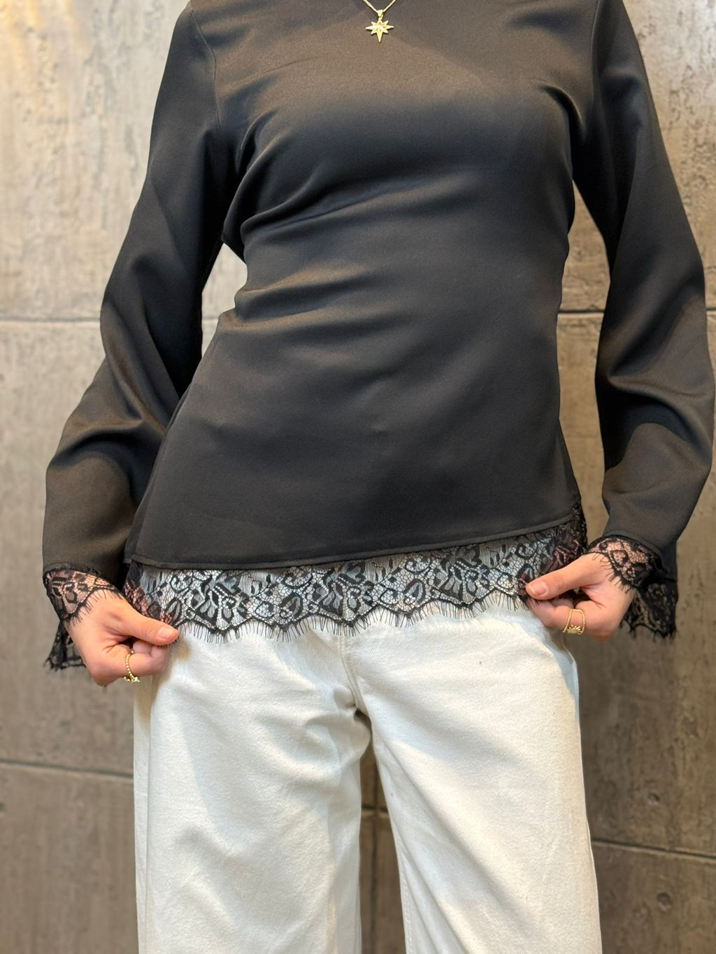 LACE TOP - BLACK