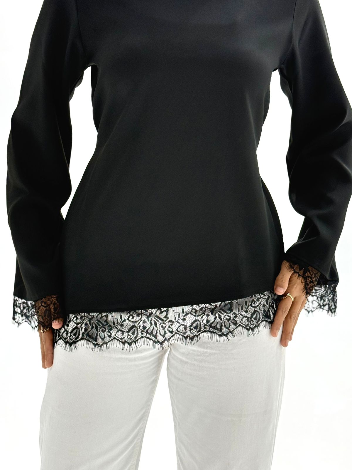 LACE TOP - BLACK